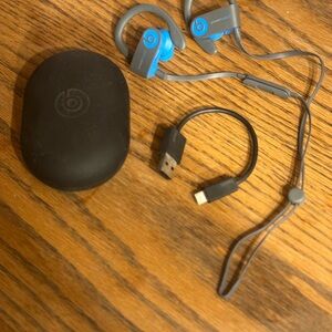 Beats by Dre Blue Wireless Earphones with Black Case